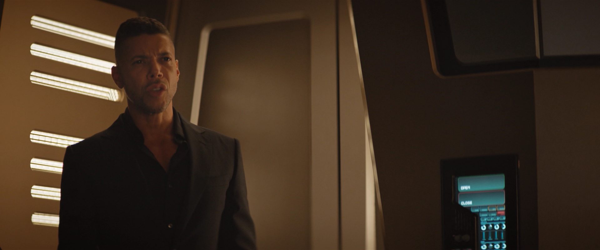 extant_StarTrekDiscovery_2x10-TheRedAngel_03089.jpg