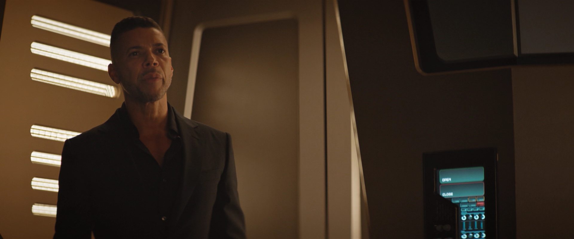 extant_StarTrekDiscovery_2x10-TheRedAngel_03090.jpg