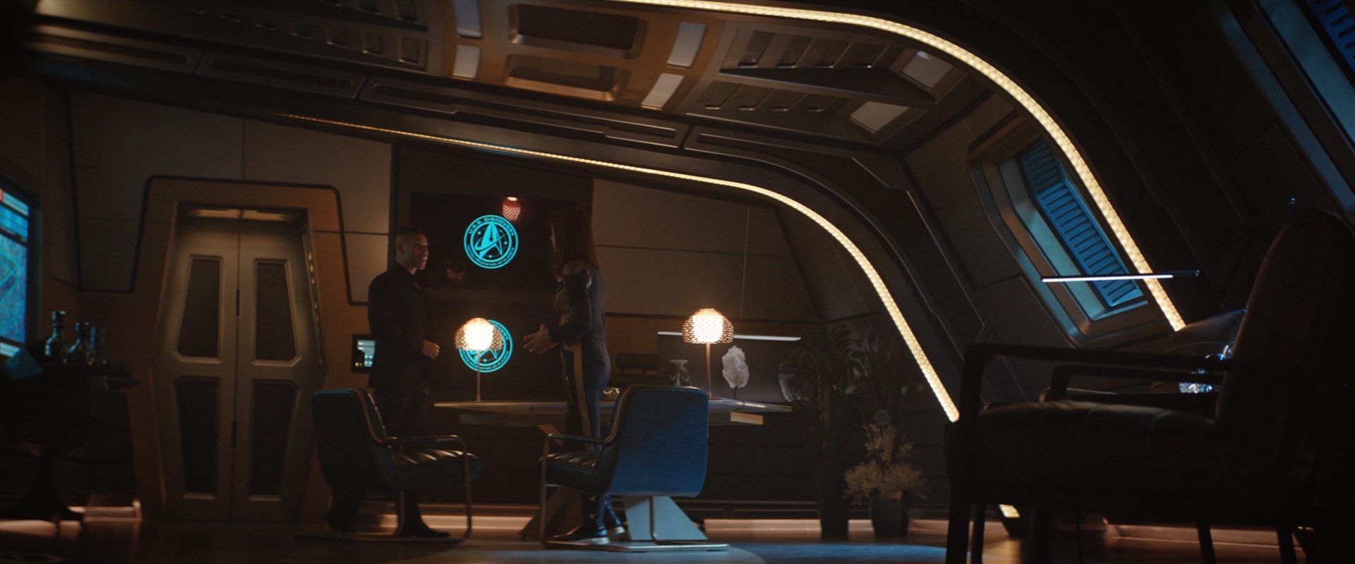 extant_StarTrekDiscovery_2x10-TheRedAngel_03108.jpg