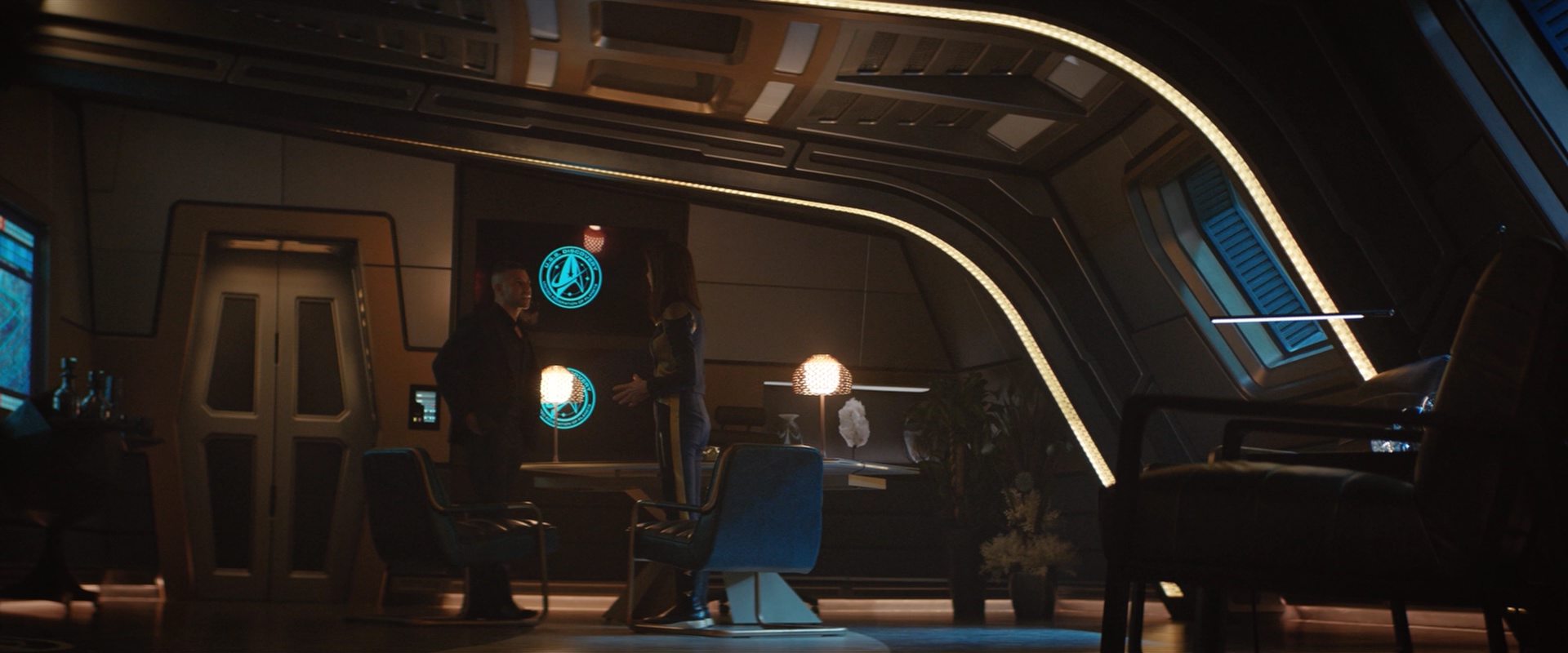 extant_StarTrekDiscovery_2x10-TheRedAngel_03110.jpg