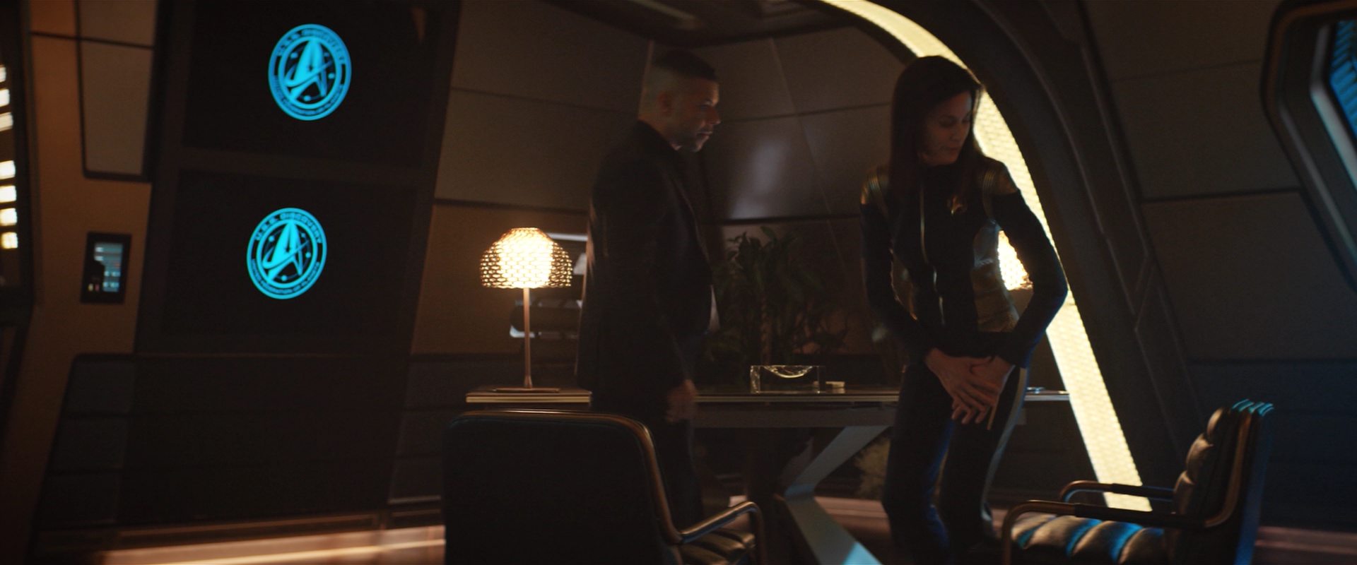 extant_StarTrekDiscovery_2x10-TheRedAngel_03116.jpg