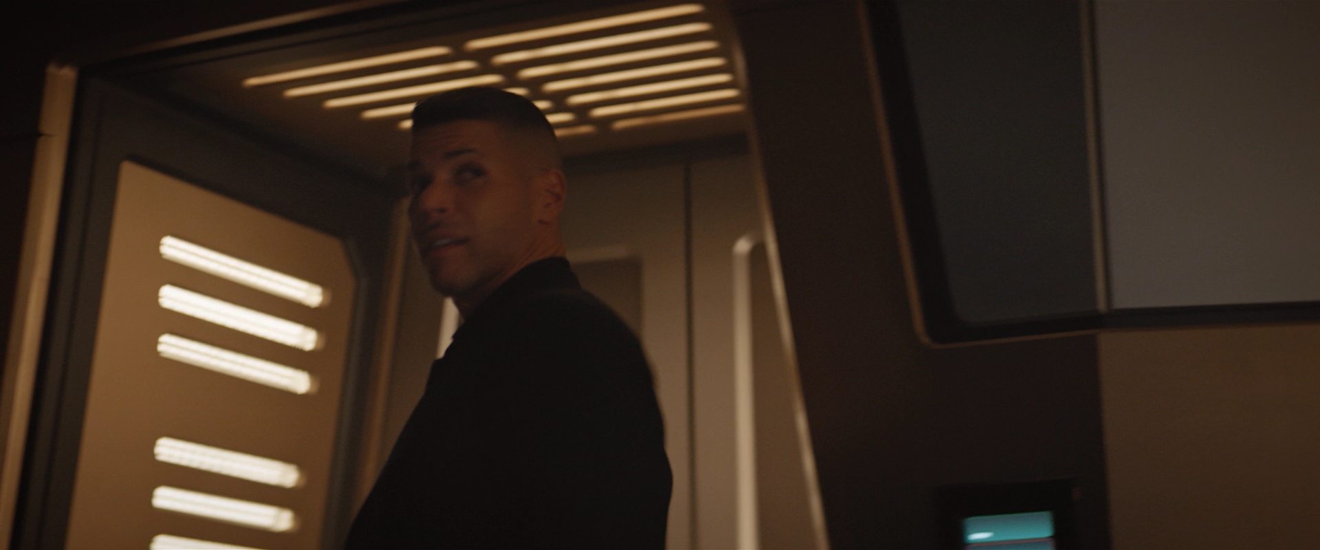 extant_StarTrekDiscovery_2x10-TheRedAngel_03309.jpg