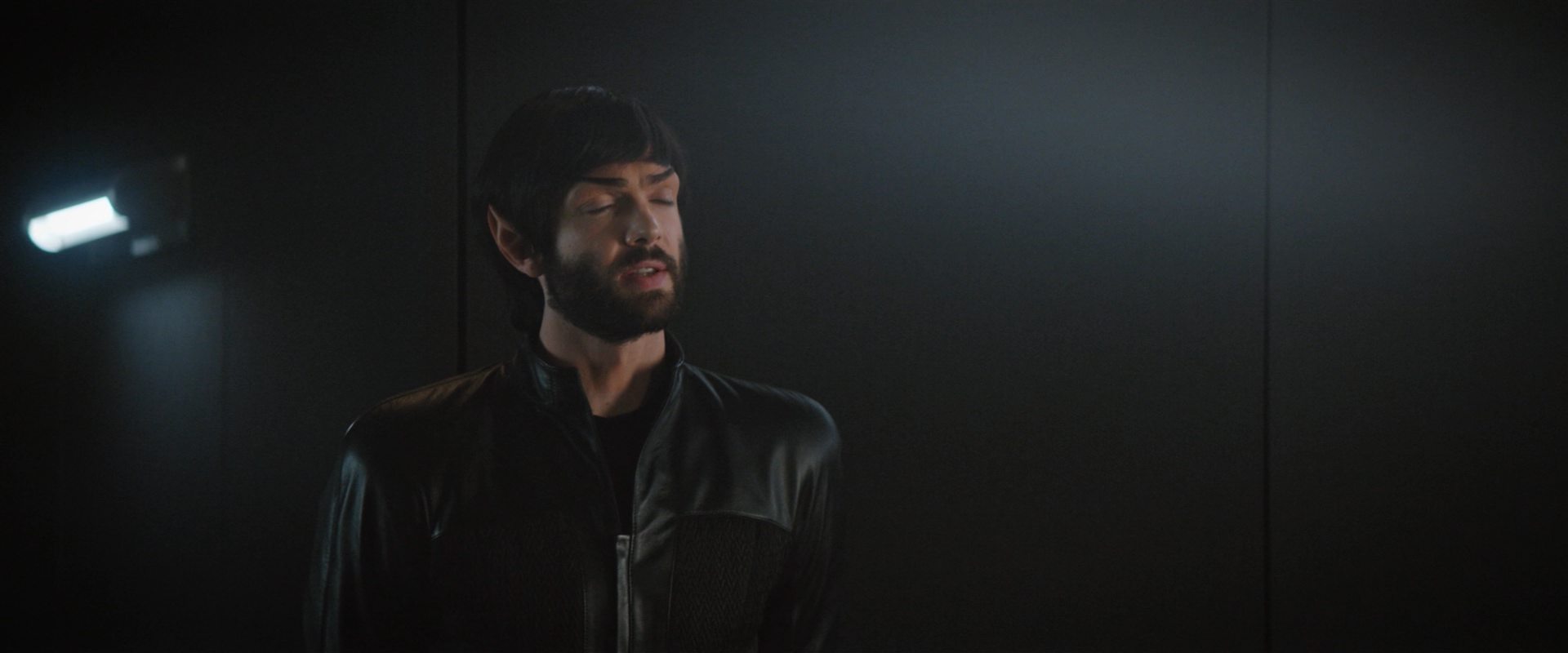 extant_StarTrekDiscovery_2x10-TheRedAngel_03394.jpg