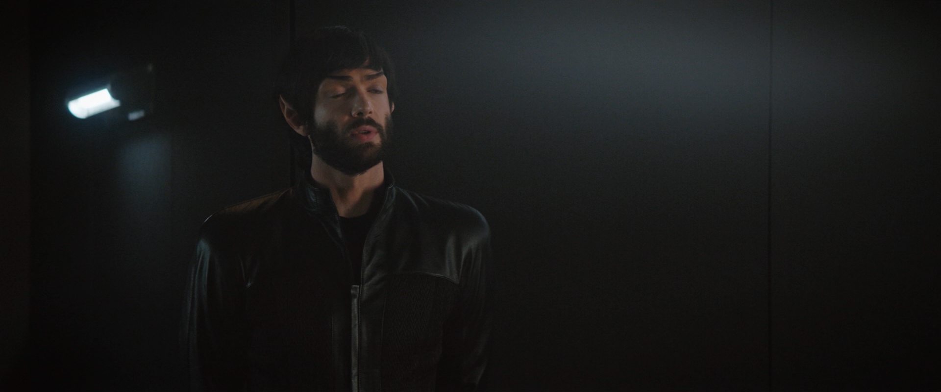 extant_StarTrekDiscovery_2x10-TheRedAngel_03430.jpg