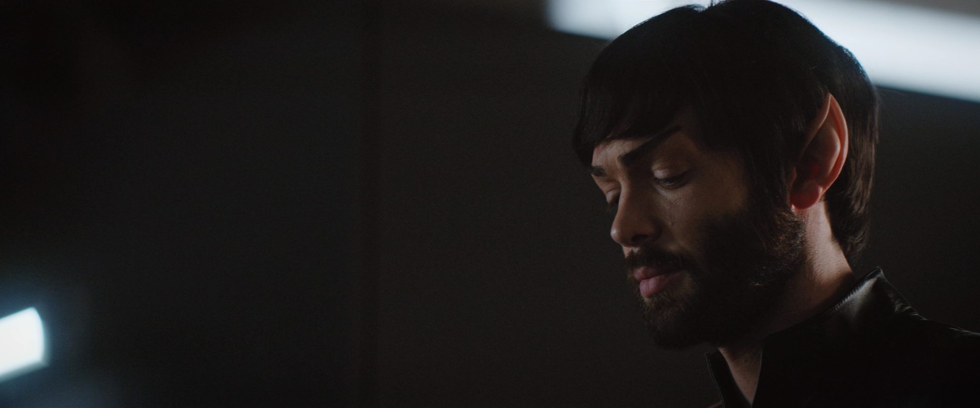 extant_StarTrekDiscovery_2x10-TheRedAngel_03492.jpg