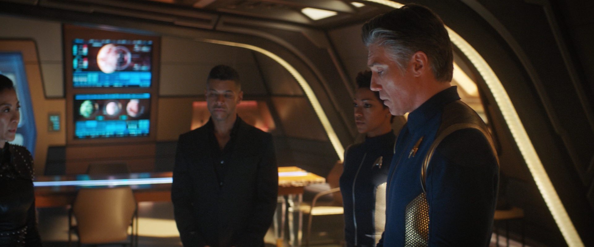 extant_StarTrekDiscovery_2x10-TheRedAngel_04035.jpg