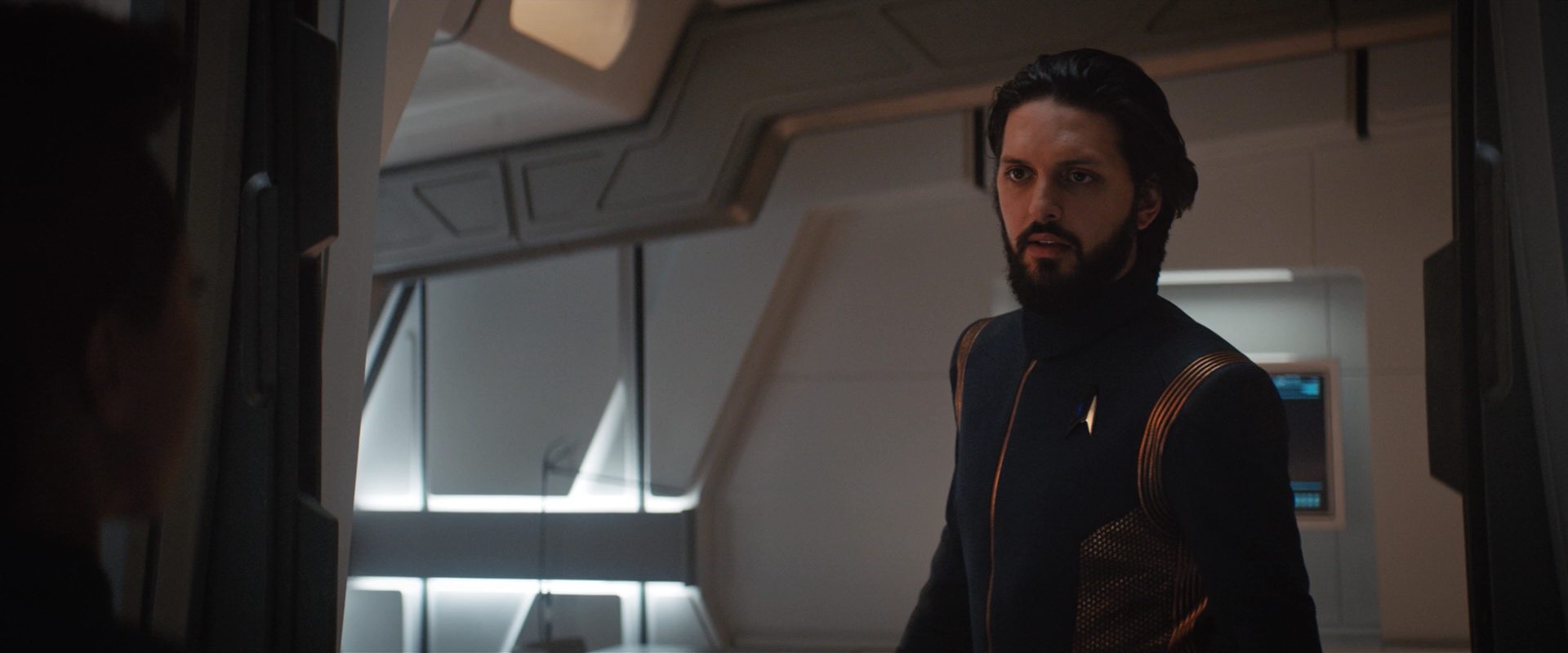 extant_StarTrekDiscovery_2x10-TheRedAngel_04110.jpg