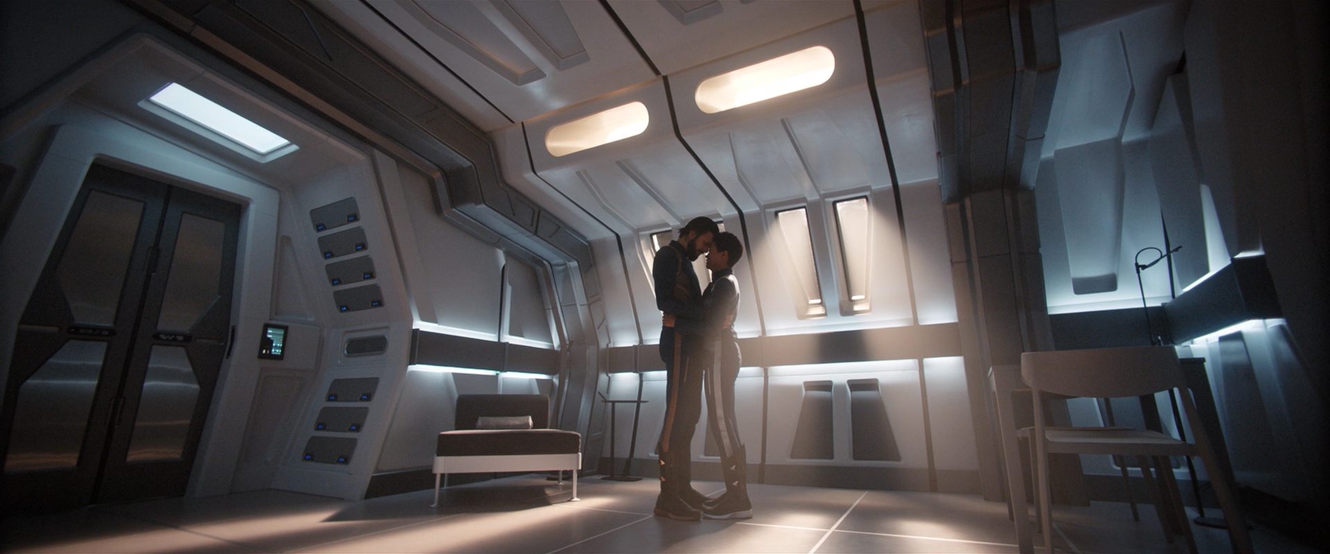 extant_StarTrekDiscovery_2x10-TheRedAngel_04255.jpg