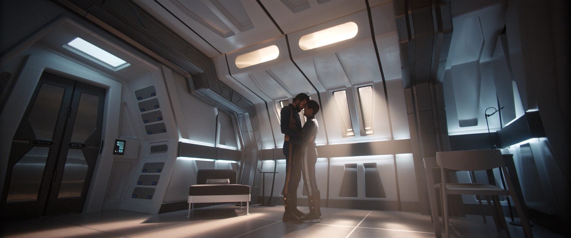 extant_StarTrekDiscovery_2x10-TheRedAngel_04259.jpg