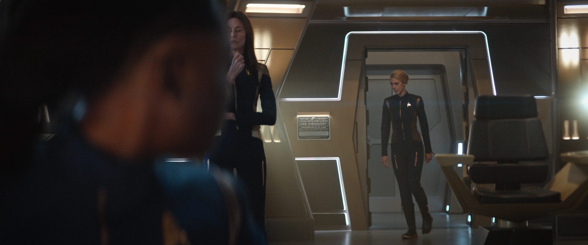 extant_StarTrekDiscovery_2x10-TheRedAngel_04295.jpg