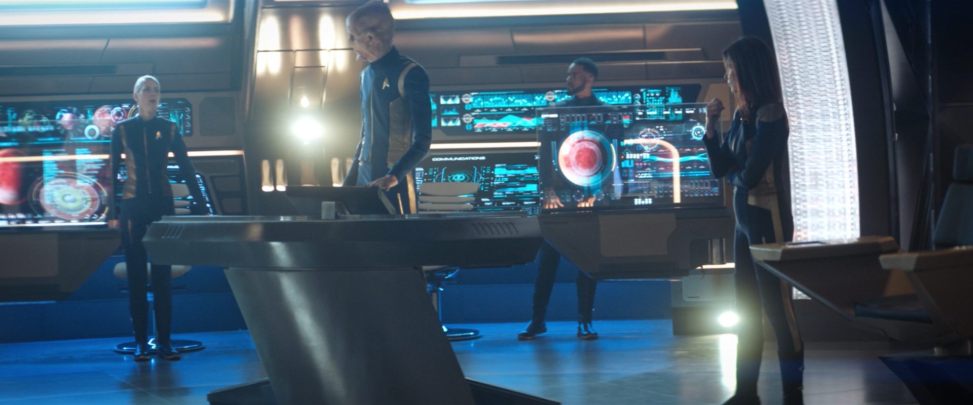 extant_StarTrekDiscovery_2x10-TheRedAngel_04316.jpg