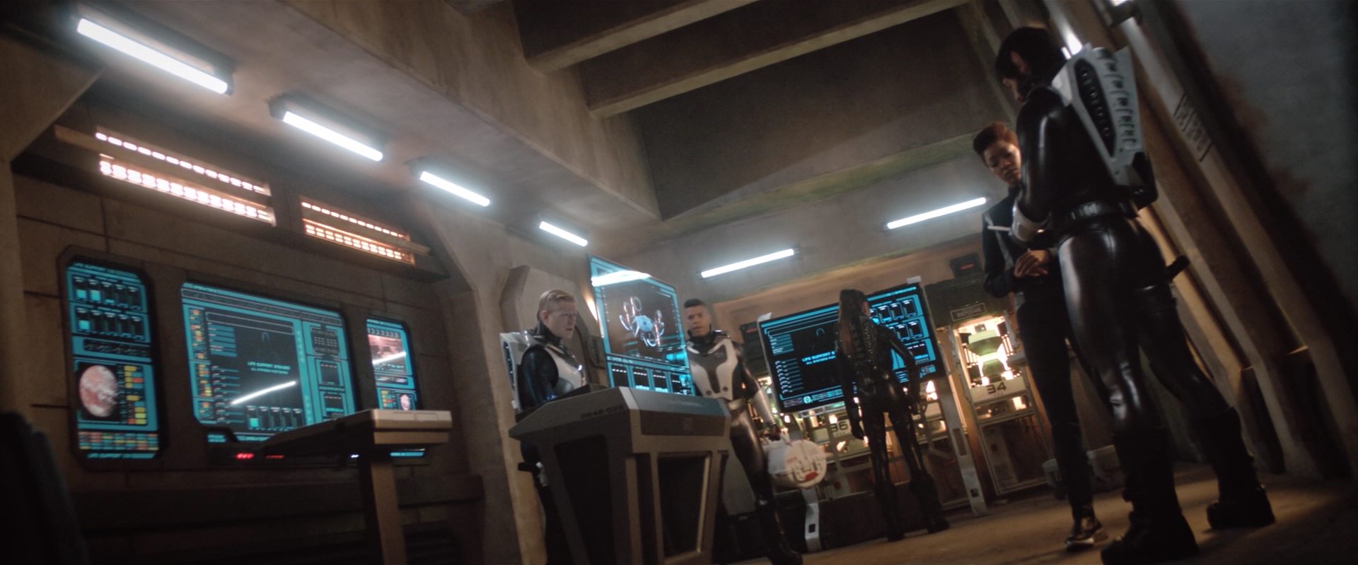 extant_StarTrekDiscovery_2x10-TheRedAngel_04339.jpg