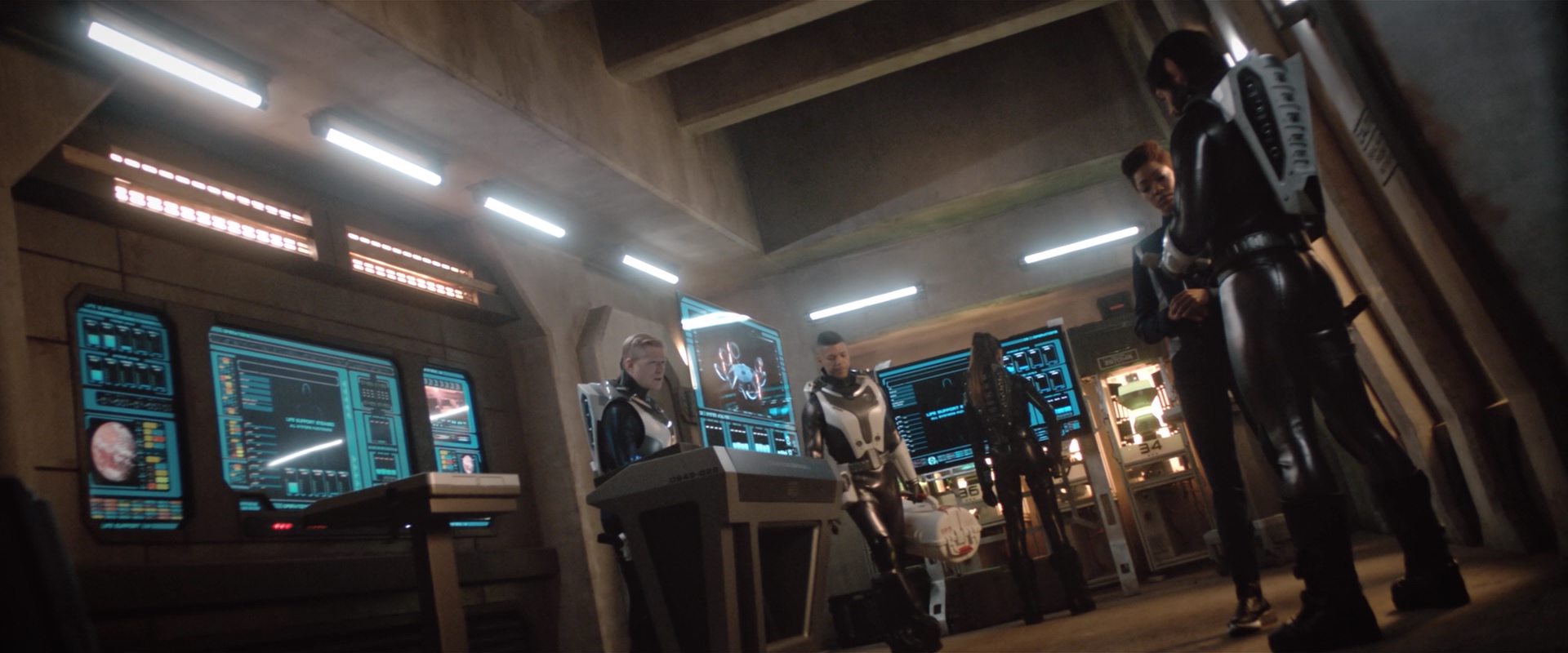 extant_StarTrekDiscovery_2x10-TheRedAngel_04340.jpg
