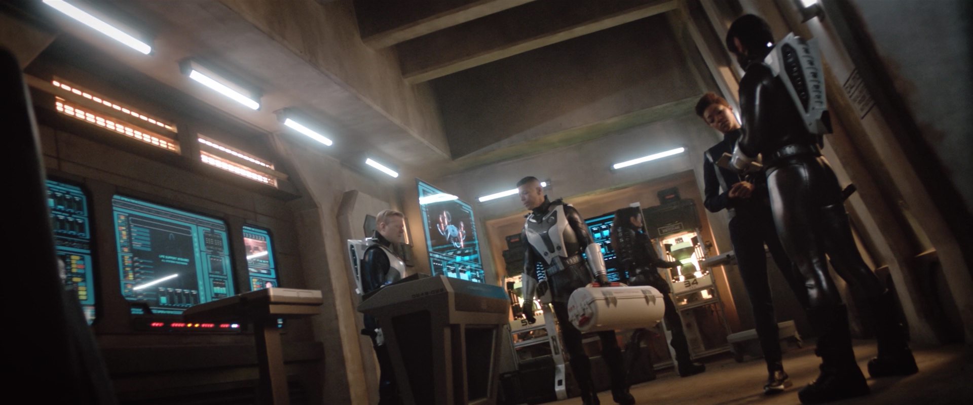 extant_StarTrekDiscovery_2x10-TheRedAngel_04345.jpg