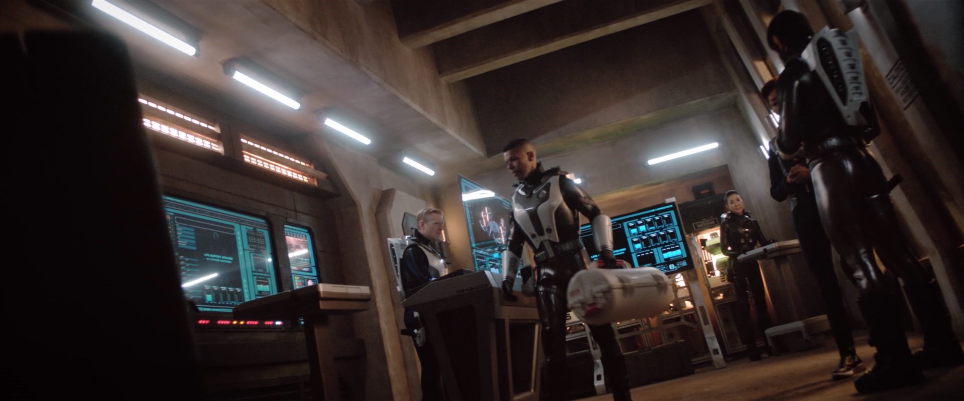 extant_StarTrekDiscovery_2x10-TheRedAngel_04395.jpg