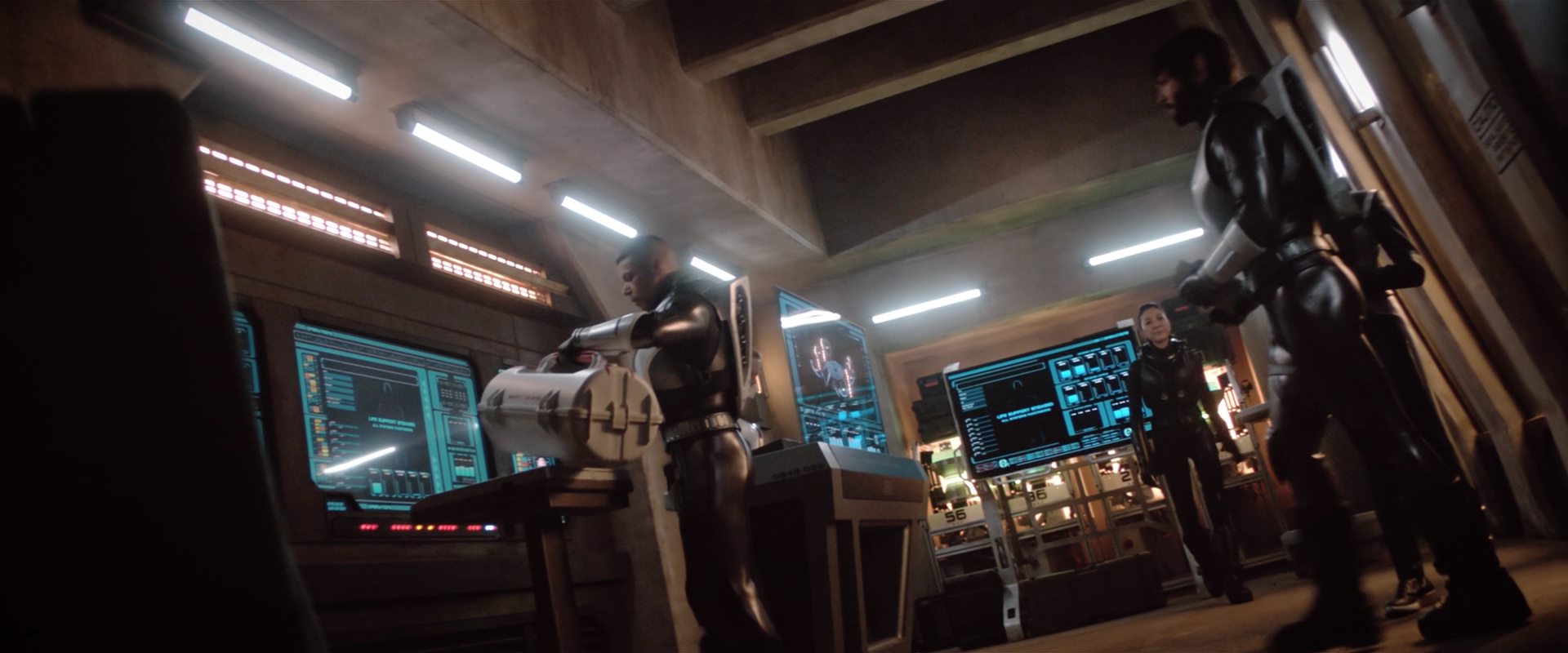 extant_StarTrekDiscovery_2x10-TheRedAngel_04398.jpg
