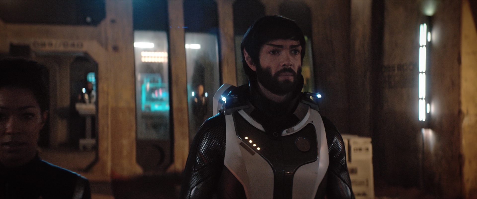 extant_StarTrekDiscovery_2x10-TheRedAngel_04510.jpg