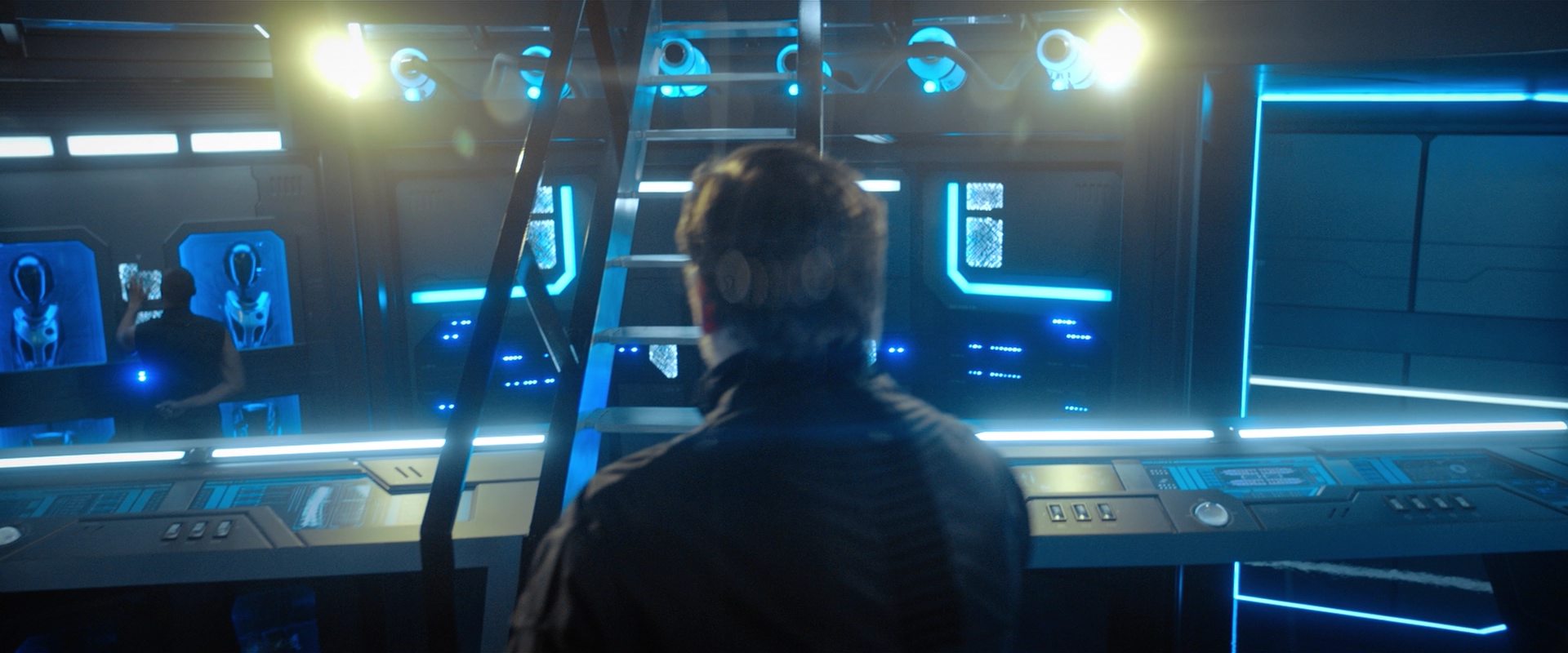 extant_StarTrekDiscovery_2x10-TheRedAngel_04533.jpg