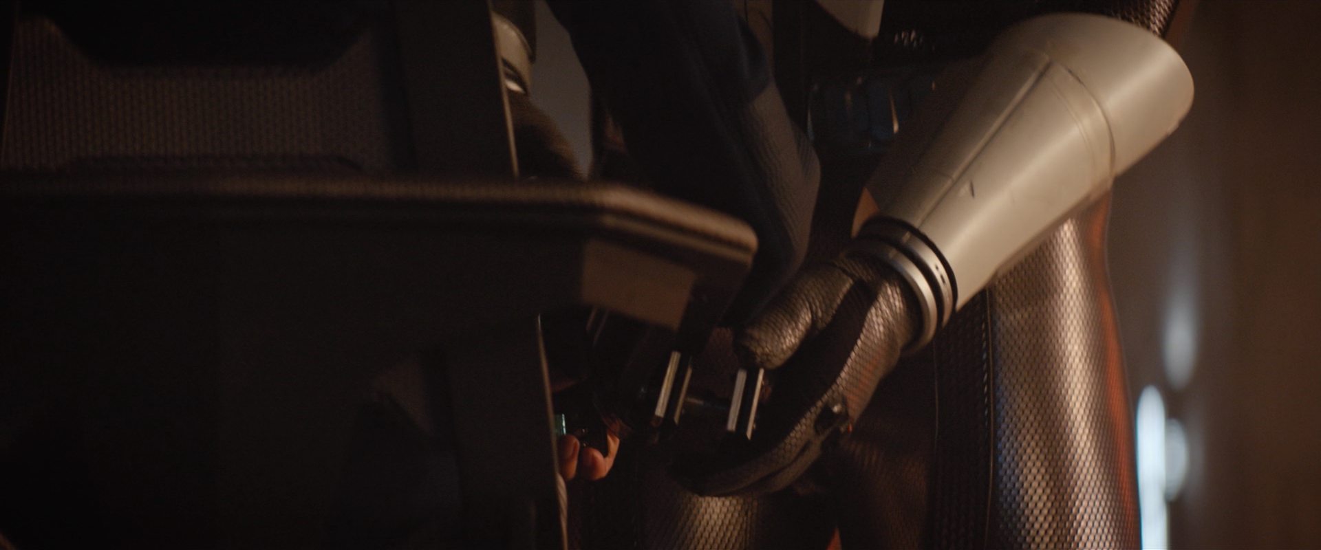 extant_StarTrekDiscovery_2x10-TheRedAngel_04632.jpg