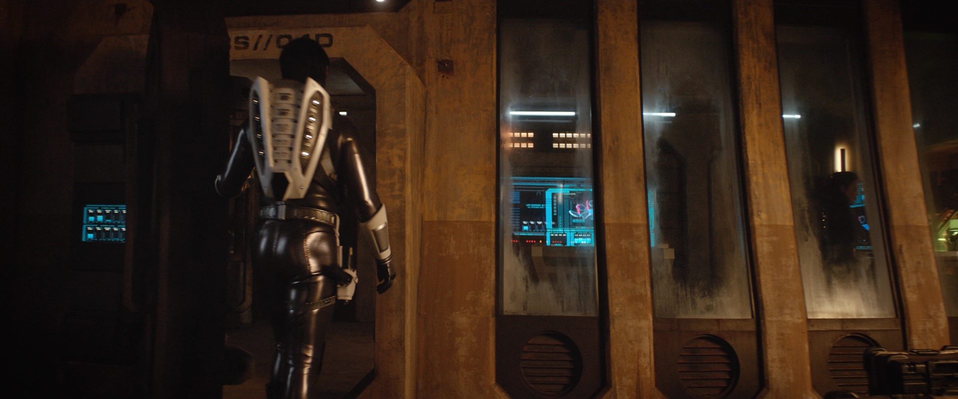 extant_StarTrekDiscovery_2x10-TheRedAngel_04730.jpg