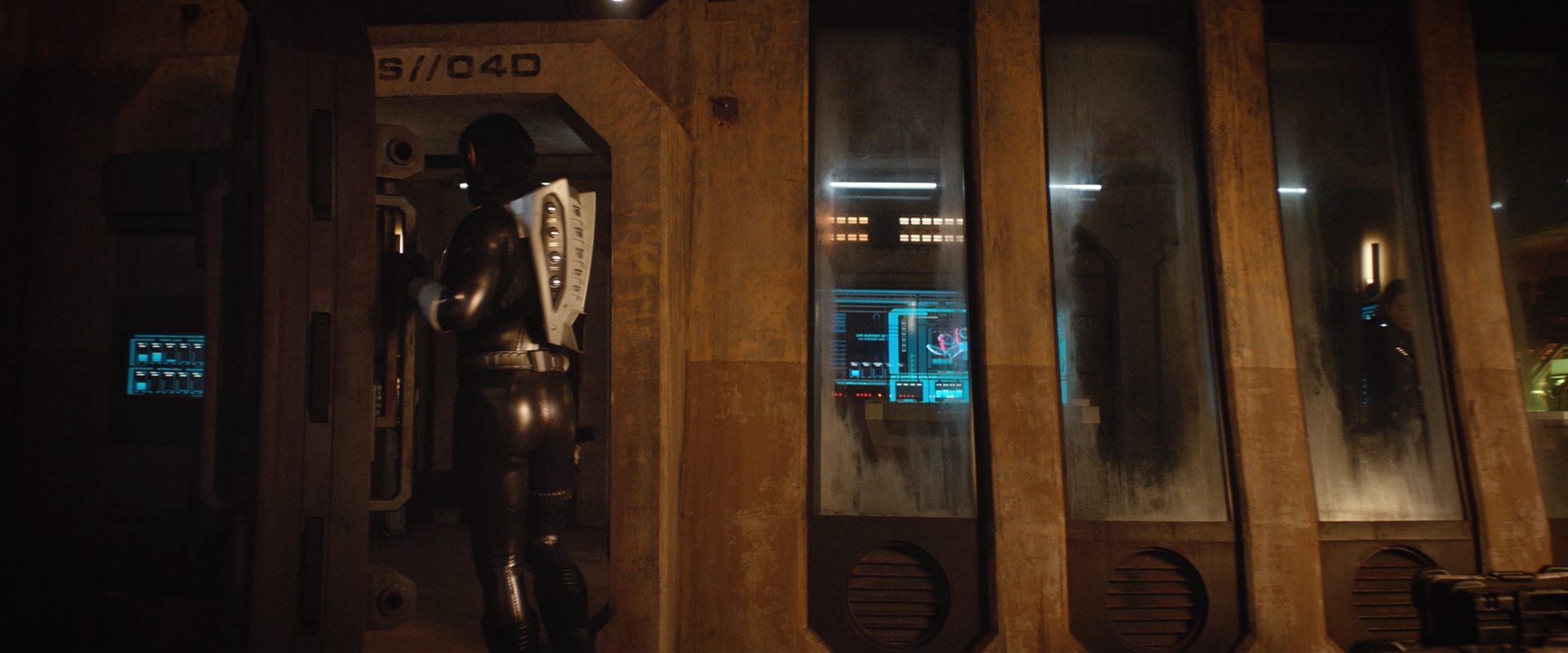 extant_StarTrekDiscovery_2x10-TheRedAngel_04731.jpg
