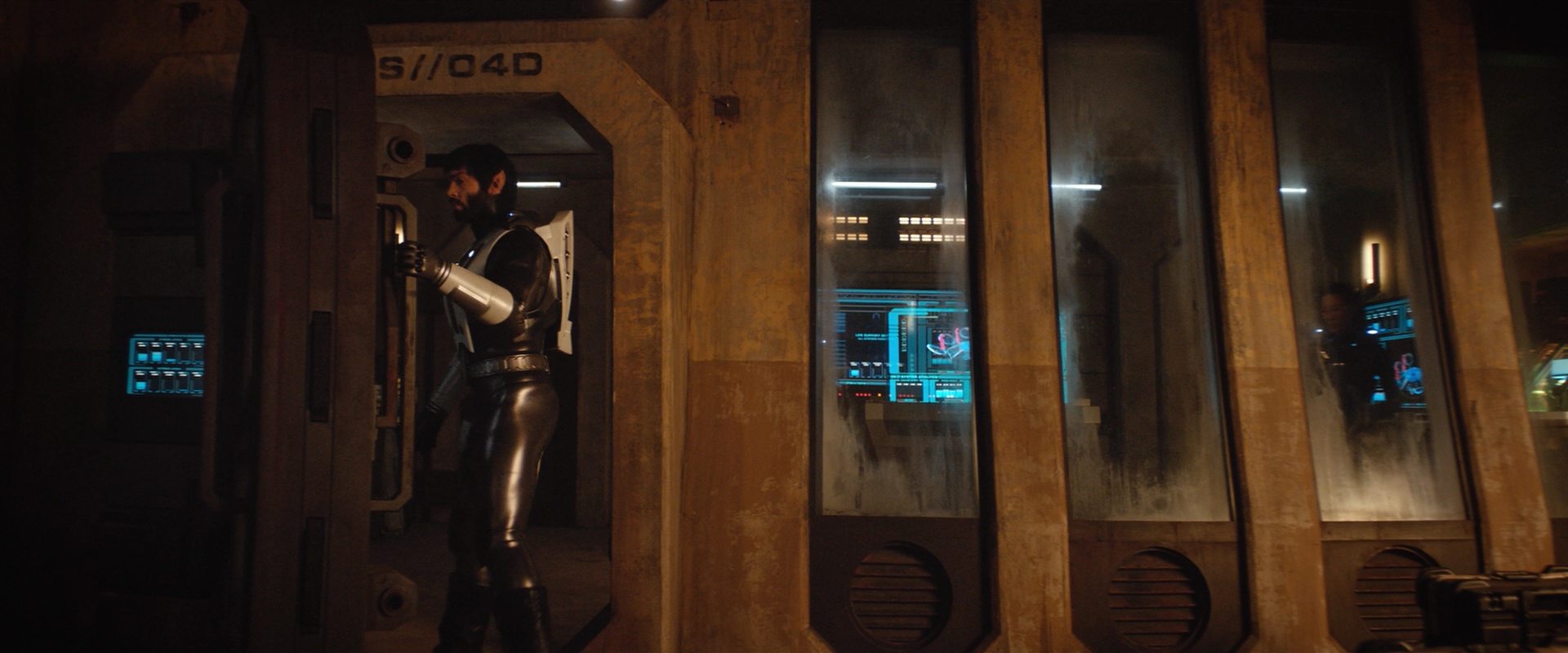 extant_StarTrekDiscovery_2x10-TheRedAngel_04732.jpg