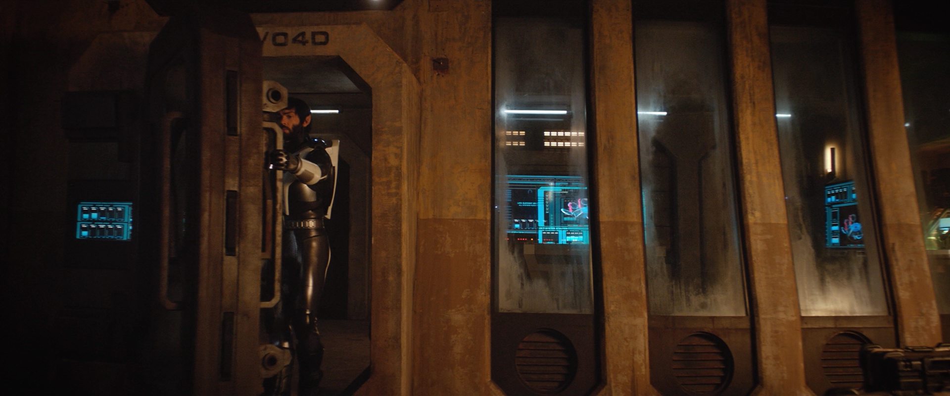 extant_StarTrekDiscovery_2x10-TheRedAngel_04733.jpg