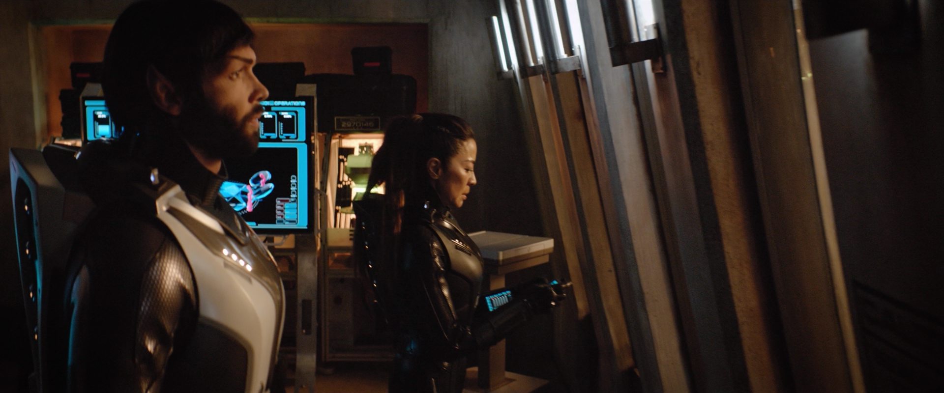 extant_StarTrekDiscovery_2x10-TheRedAngel_04750.jpg