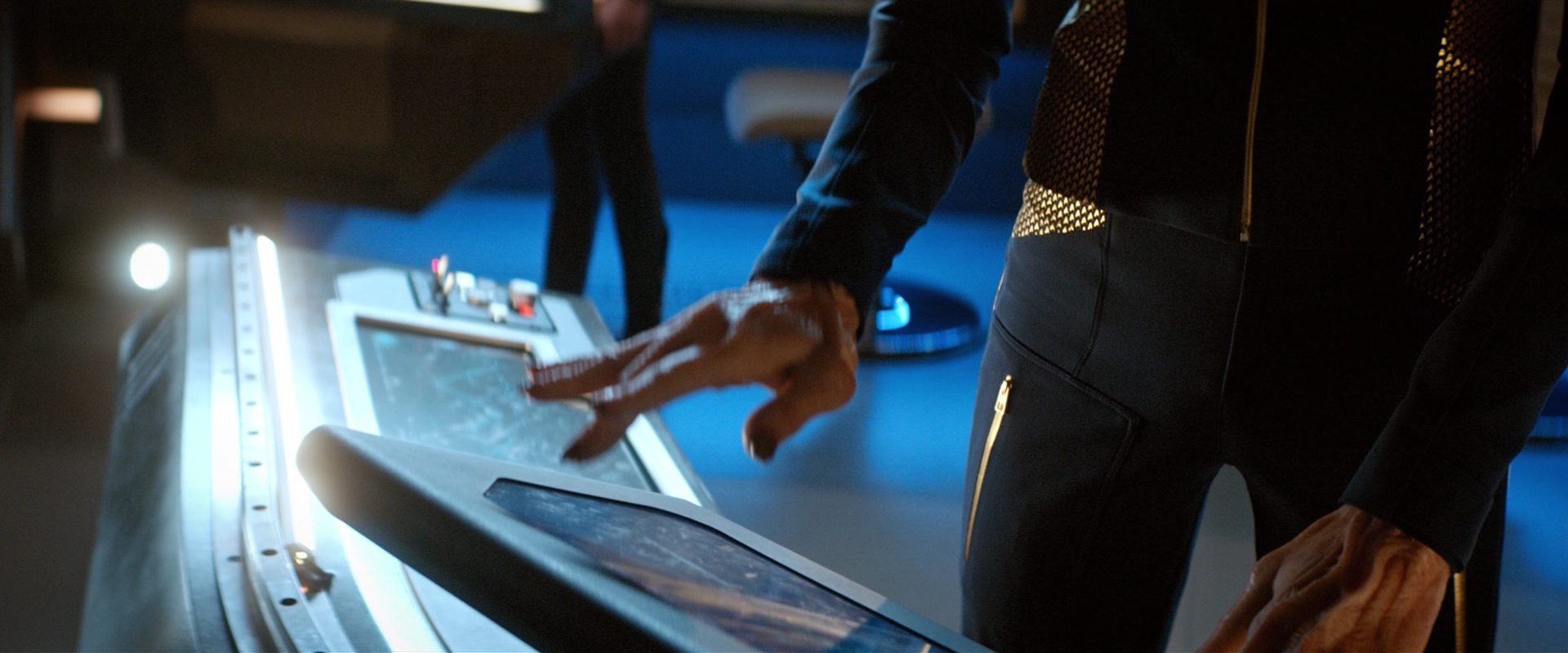 extant_StarTrekDiscovery_2x10-TheRedAngel_04798.jpg