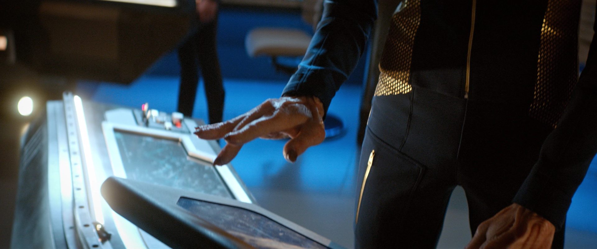 extant_StarTrekDiscovery_2x10-TheRedAngel_04799.jpg