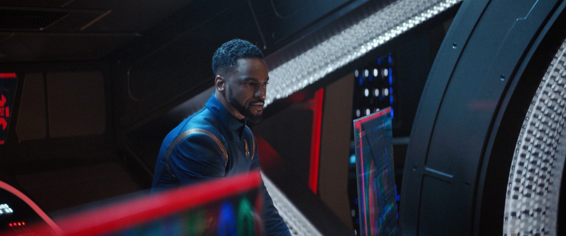 extant_StarTrekDiscovery_2x10-TheRedAngel_05249.jpg