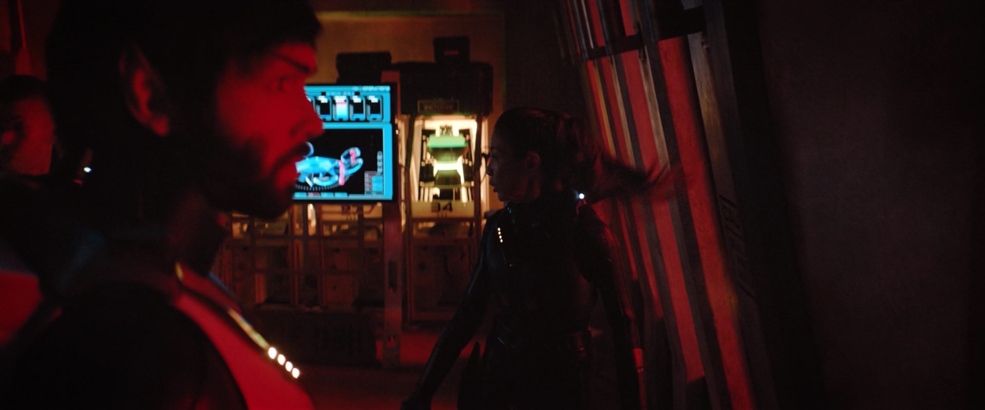 extant_StarTrekDiscovery_2x10-TheRedAngel_05326.jpg