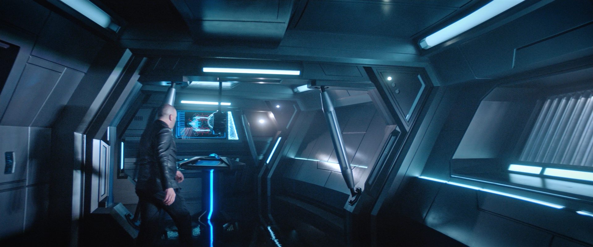 extant_StarTrekDiscovery_2x10-TheRedAngel_05343.jpg