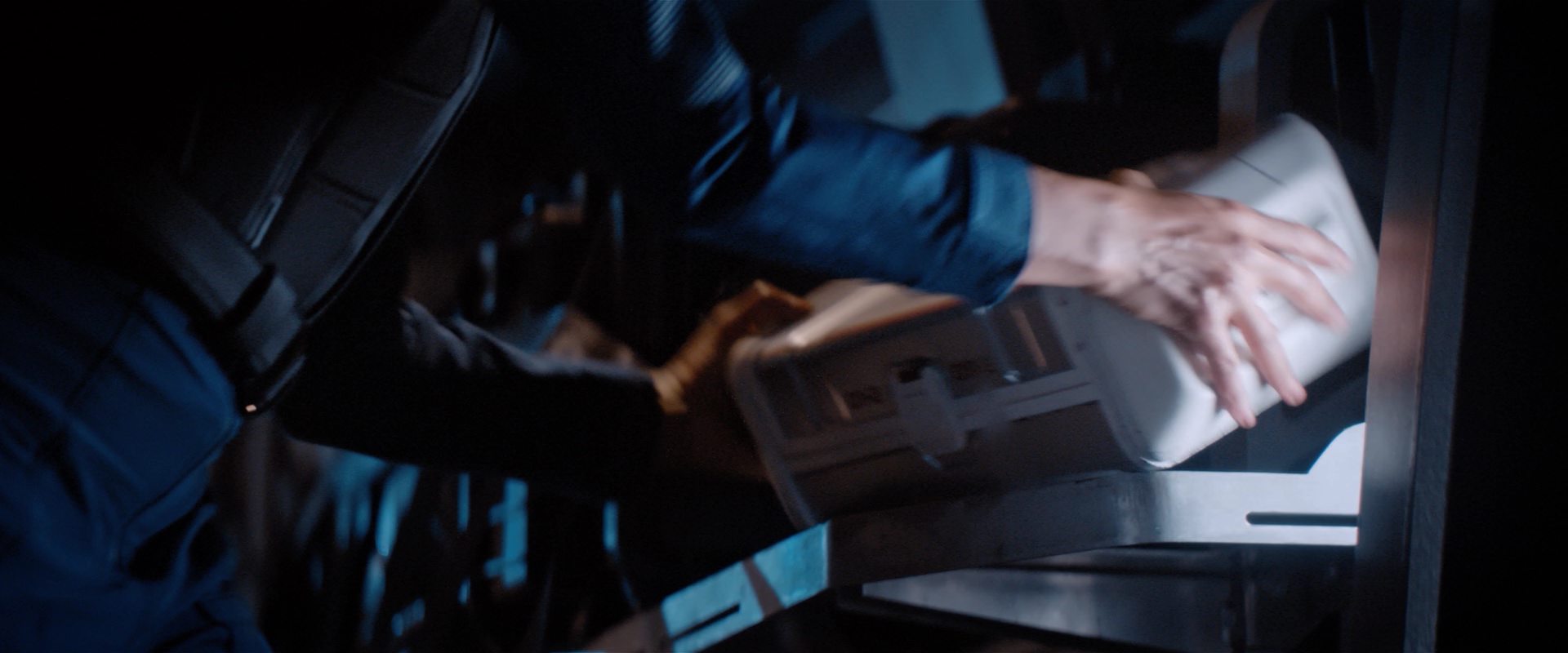 extant_StarTrekDiscovery_2x12-ThroughTheValleyOfShadows_02443.jpg extant_StarTrekDiscovery_2x12-ThroughTheValleyOfShadows_02443.jpg