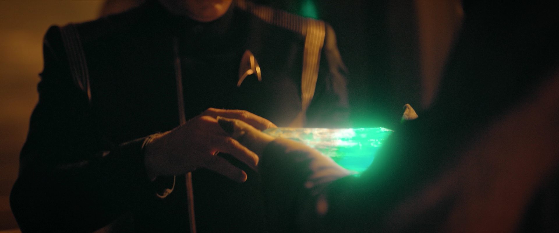 extant_StarTrekDiscovery_2x12-ThroughTheValleyOfShadows_03517.jpg