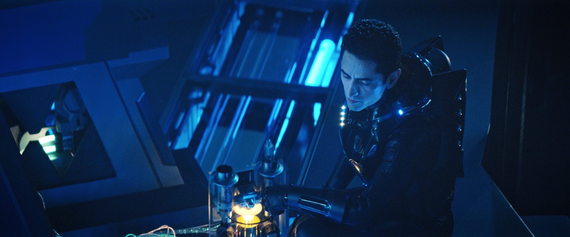 extant_StarTrekDiscovery_2x12-ThroughTheValleyOfShadows_04240.jpg extant_StarTrekDiscovery_2x12-ThroughTheValleyOfShadows_04240.jpg