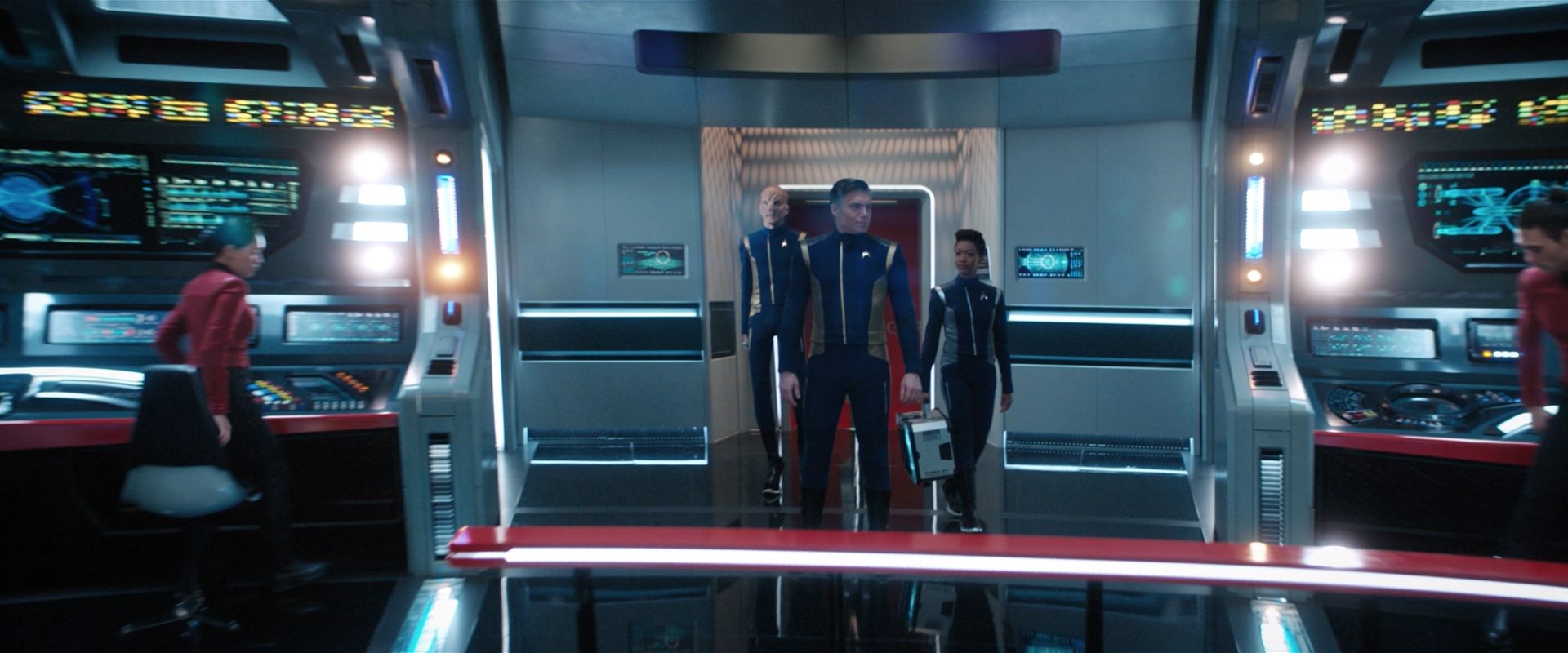 extant_StarTrekDiscovery_2x13-SuchSweetSorrowPart1_00921.jpg