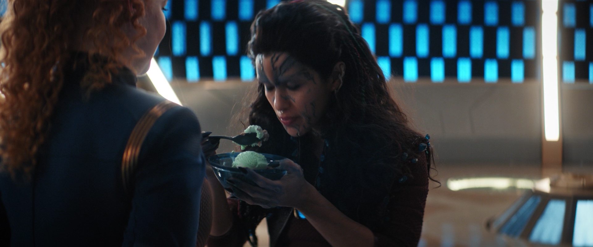extant_StarTrekDiscovery_2x13-SuchSweetSorrowPart1_02717.jpg