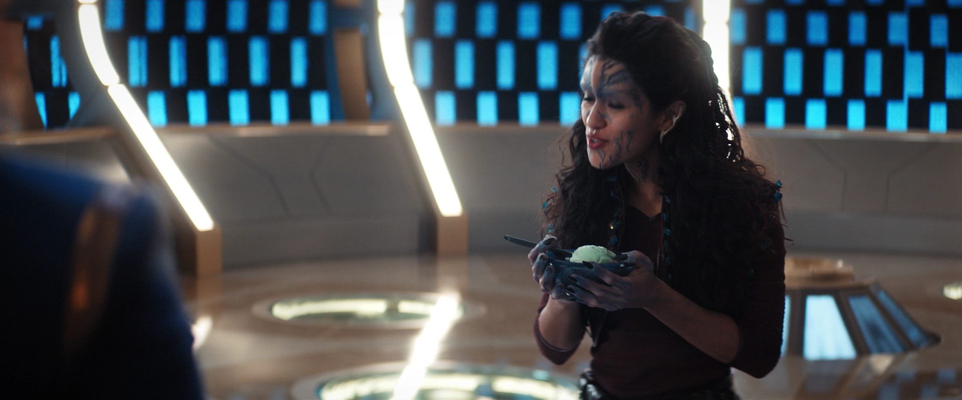 extant_StarTrekDiscovery_2x13-SuchSweetSorrowPart1_02728.jpg