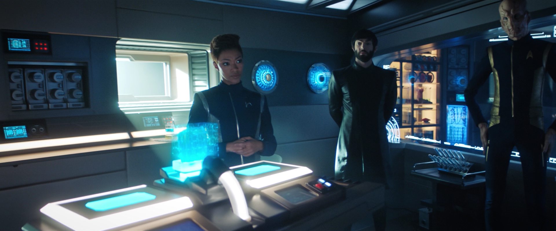 extant_StarTrekDiscovery_2x13-SuchSweetSorrowPart1_02770.jpg