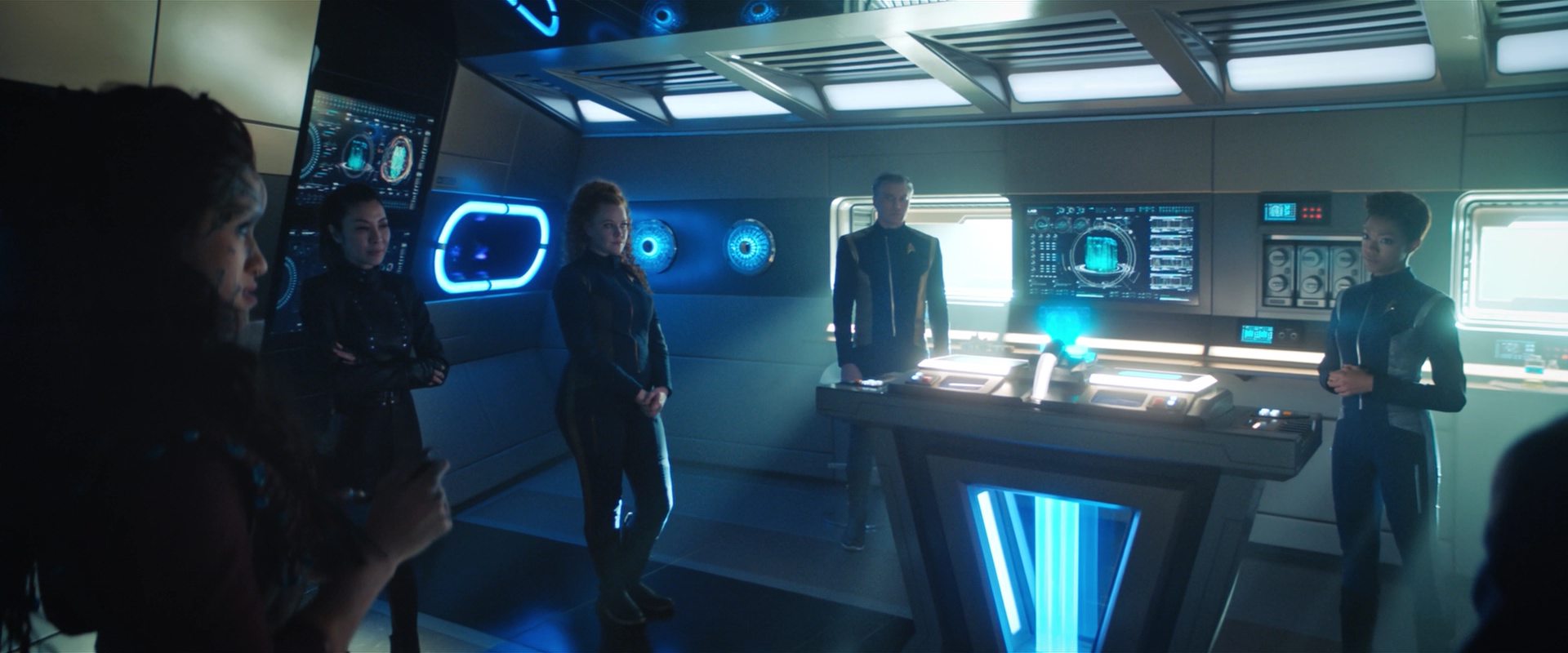 extant_StarTrekDiscovery_2x13-SuchSweetSorrowPart1_02807.jpg
