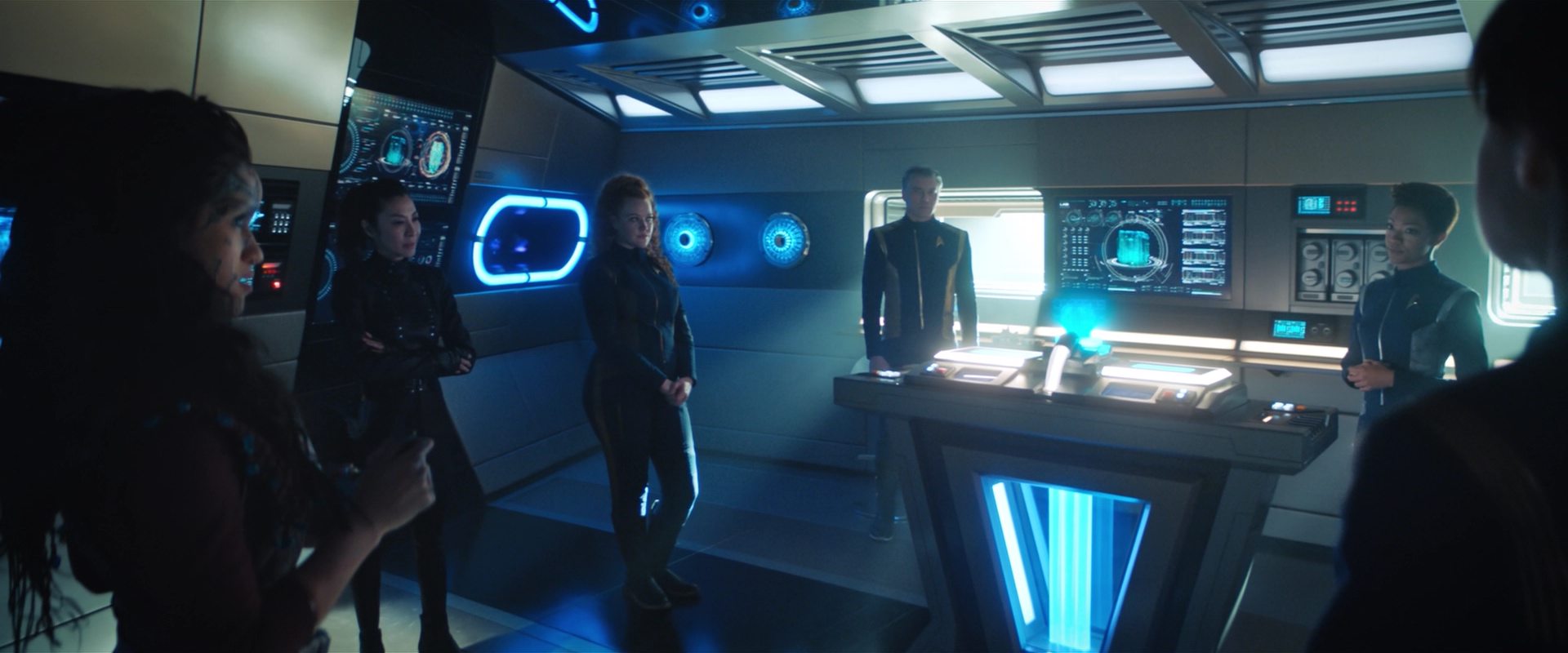 extant_StarTrekDiscovery_2x13-SuchSweetSorrowPart1_02808.jpg