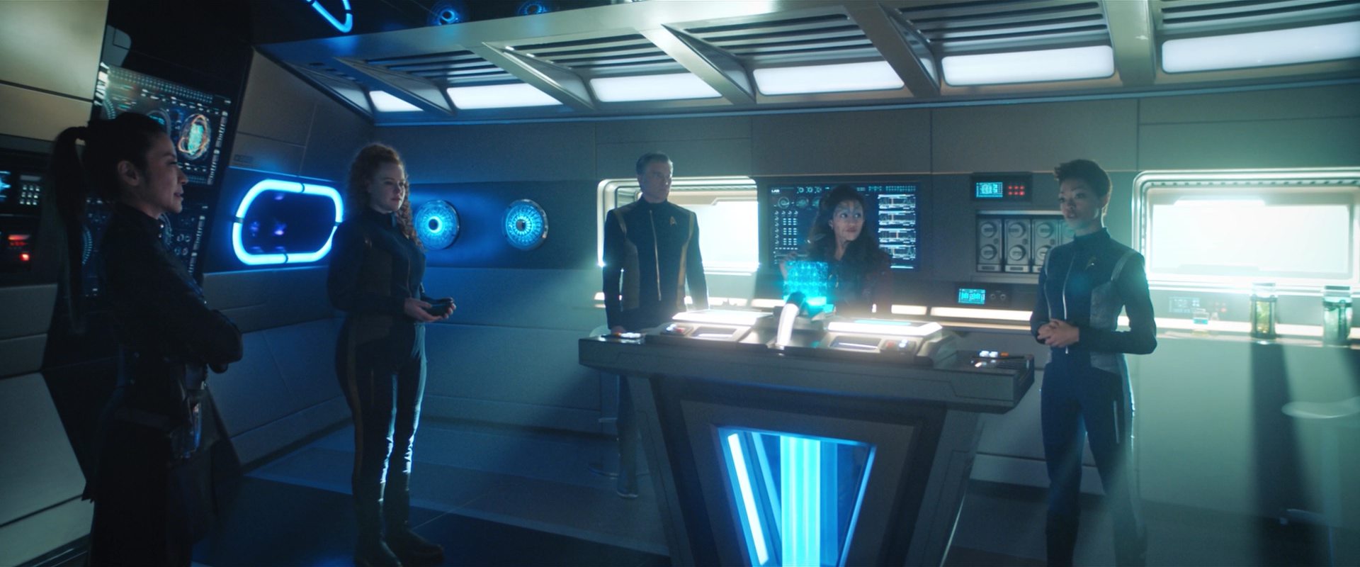 extant_StarTrekDiscovery_2x13-SuchSweetSorrowPart1_02943.jpg