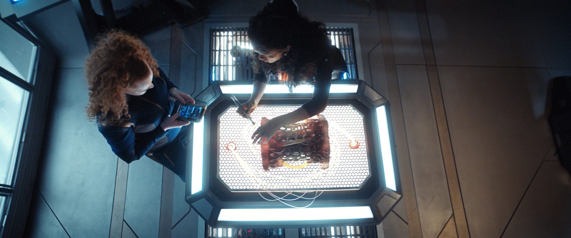extant_StarTrekDiscovery_2x13-SuchSweetSorrowPart1_03376.jpg