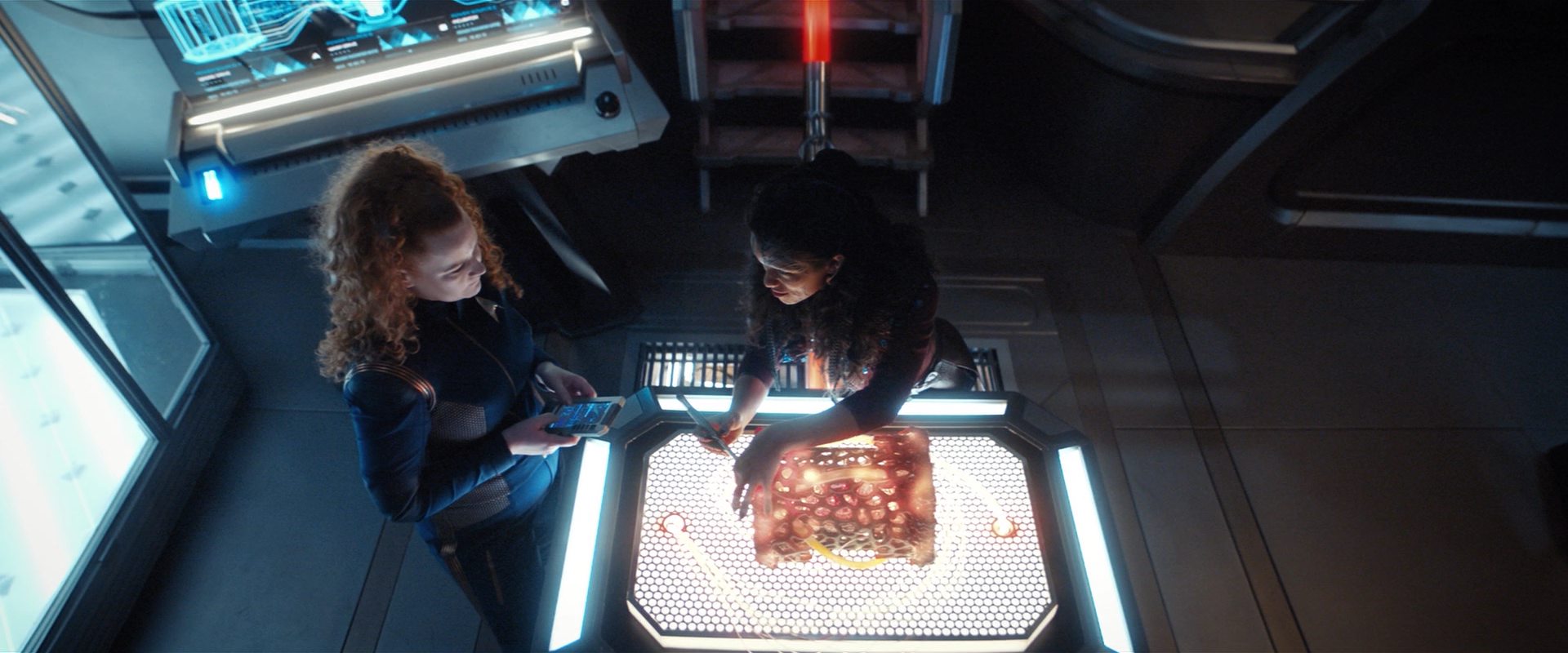 extant_StarTrekDiscovery_2x13-SuchSweetSorrowPart1_03379.jpg
