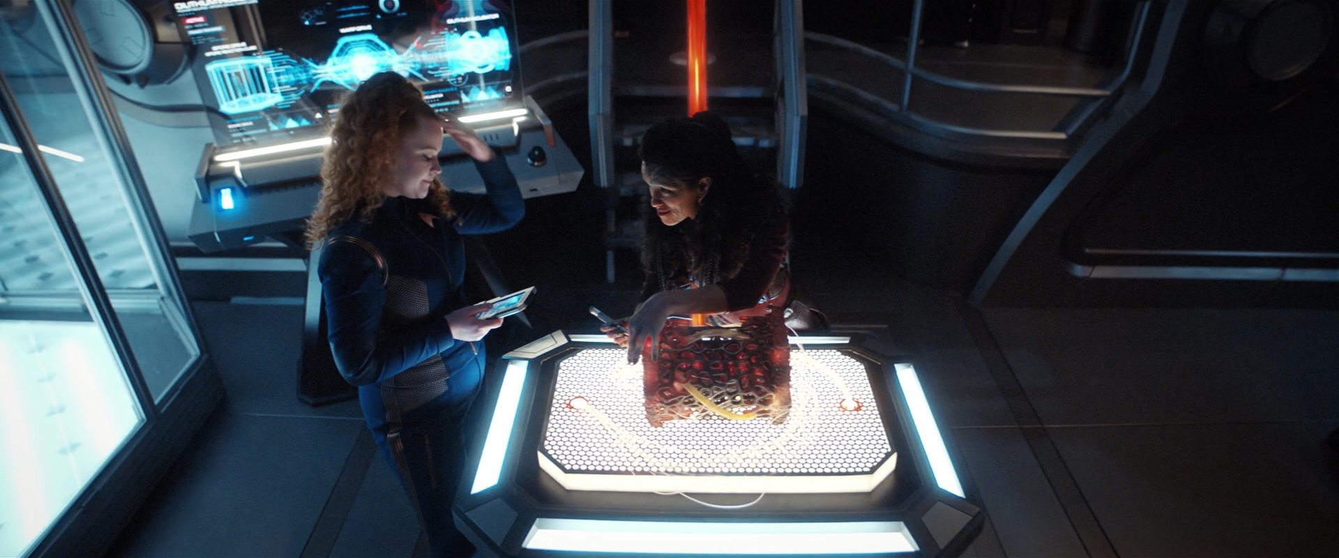 extant_StarTrekDiscovery_2x13-SuchSweetSorrowPart1_03382.jpg