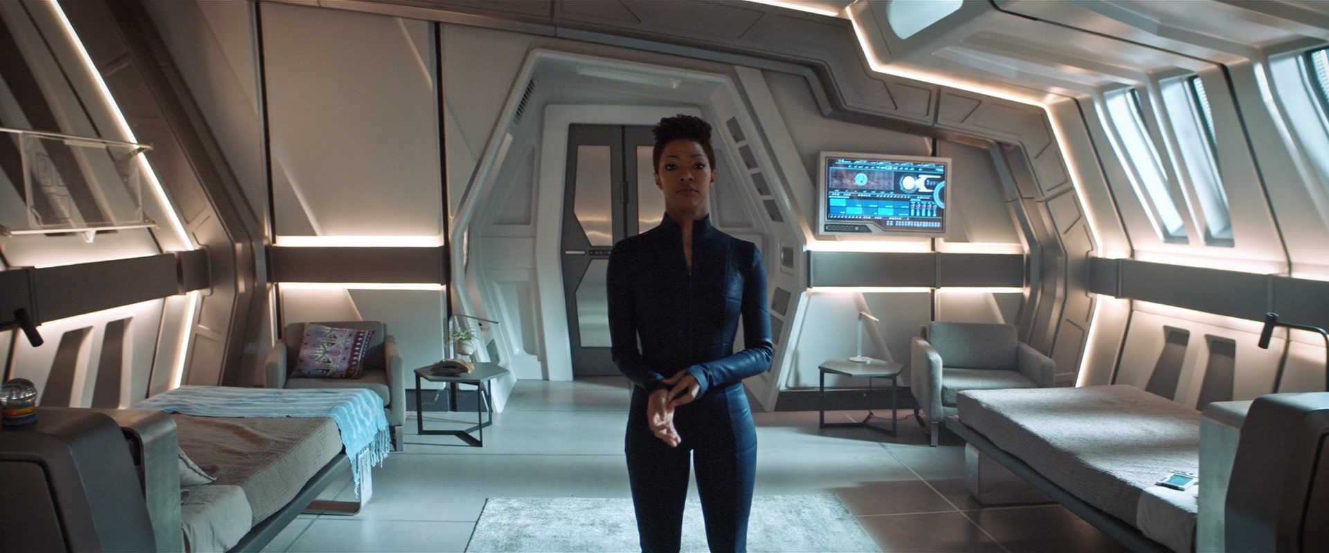 extant_StarTrekDiscovery_2x13-SuchSweetSorrowPart1_04053.jpg