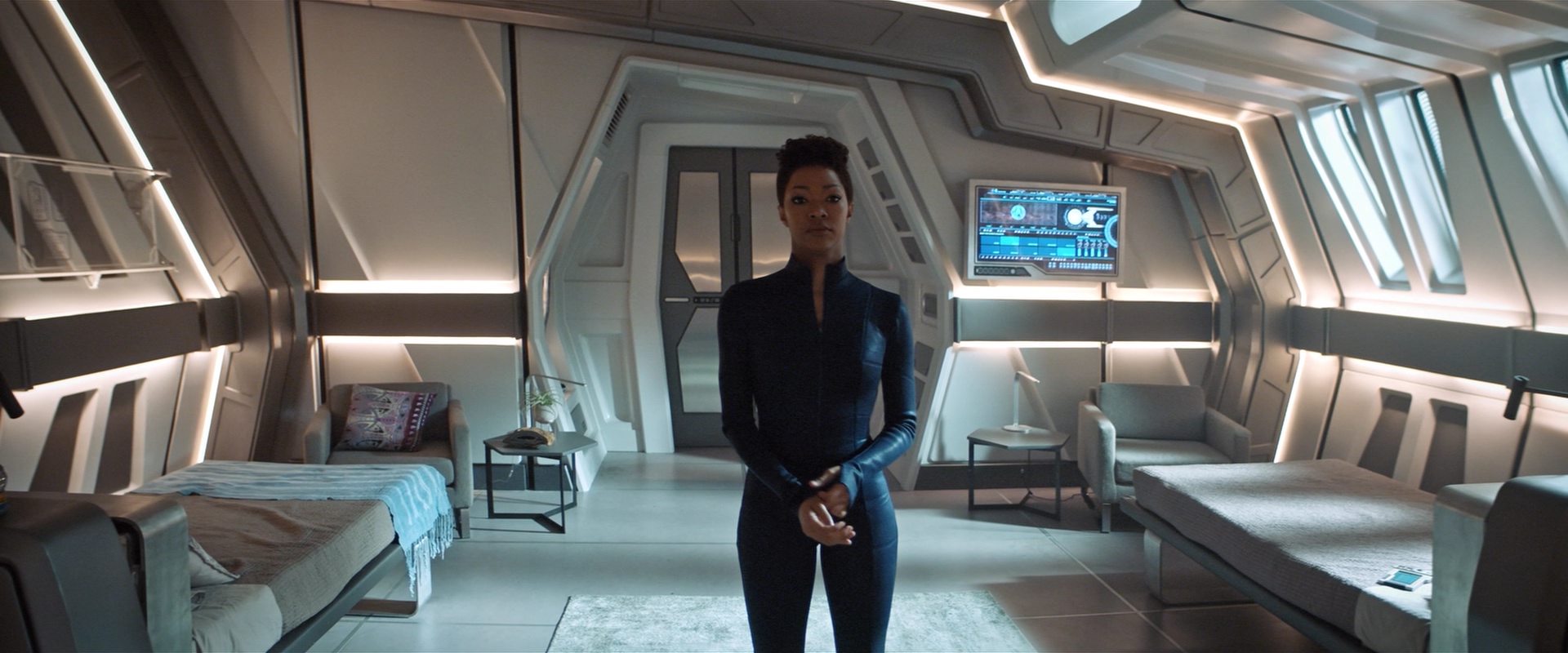 extant_StarTrekDiscovery_2x13-SuchSweetSorrowPart1_04054.jpg