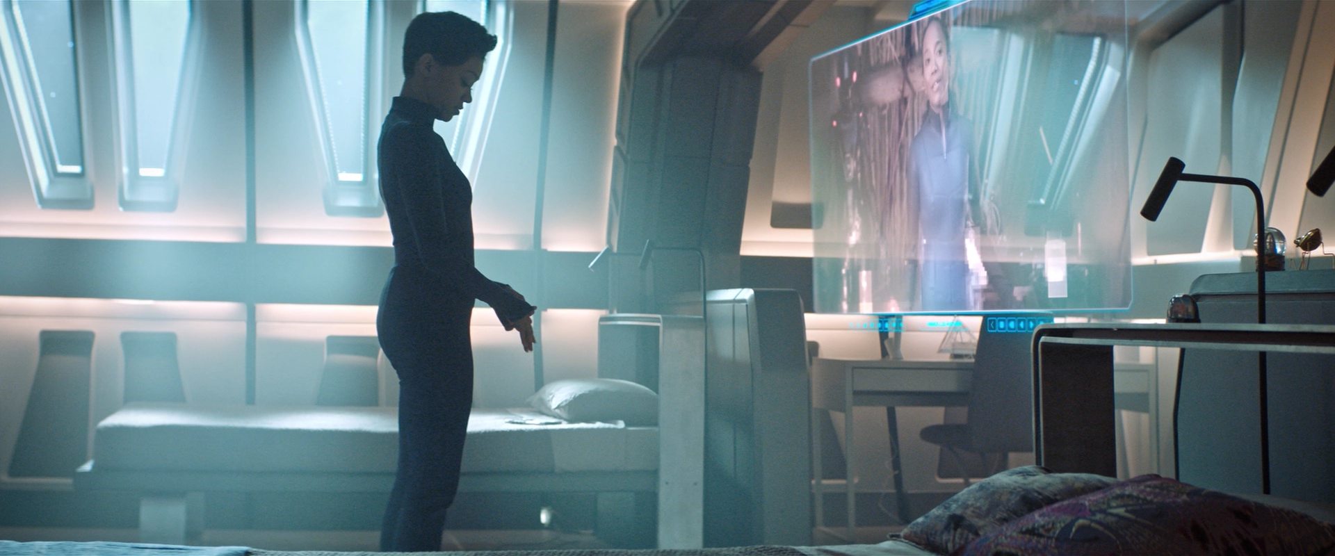 extant_StarTrekDiscovery_2x13-SuchSweetSorrowPart1_04059.jpg