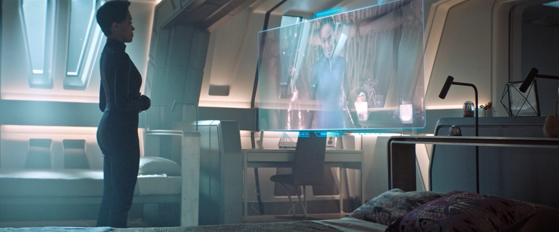 extant_StarTrekDiscovery_2x13-SuchSweetSorrowPart1_04073.jpg